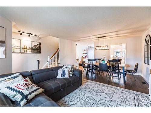 12-230 Blackhorne Drive, Kitchener, ON - Indoor Photo Showing Living Room