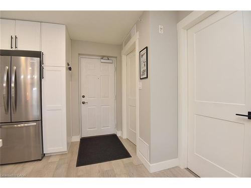 103-2035 Appleby Line, Burlington, ON - Indoor Photo Showing Other Room