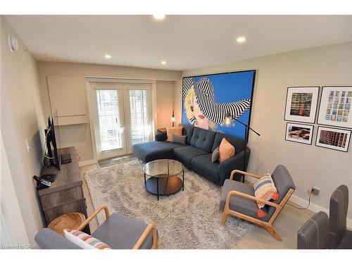103-2035 Appleby Line, Burlington, ON - Indoor Photo Showing Living Room
