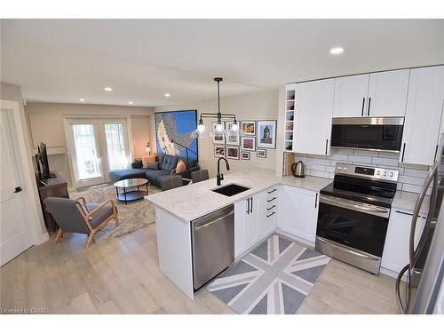 103-2035 Appleby Line, Burlington, ON - Indoor Photo Showing Kitchen