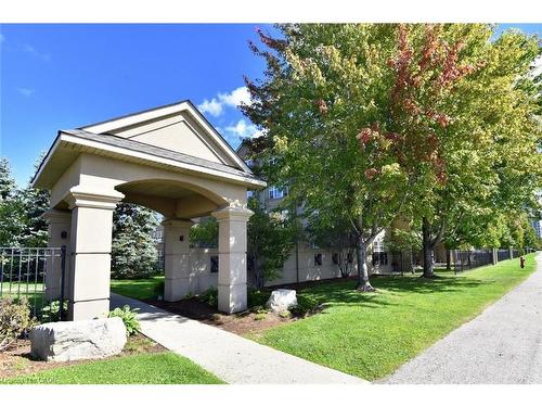 103-2035 Appleby Line, Burlington, ON - Outdoor