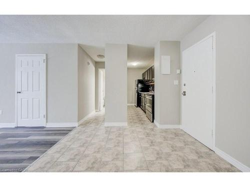 22-930 Eagle Street N, Cambridge, ON - Indoor