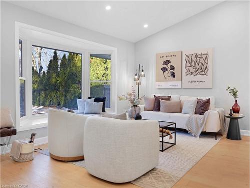 3406 Putter Place, Burlington, ON - Indoor Photo Showing Living Room
