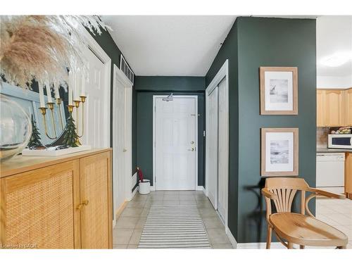 405-4450 Fairview Street, Burlington, ON - Indoor