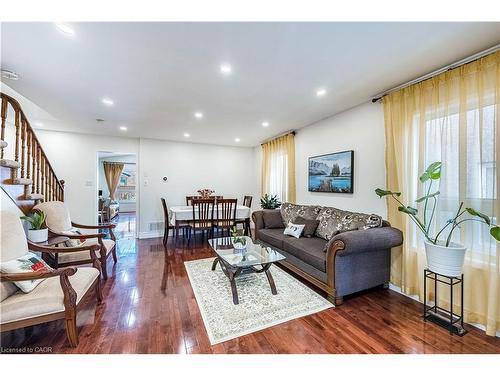 5708 Margarita Crescent, Mississauga, ON - Indoor Photo Showing Living Room