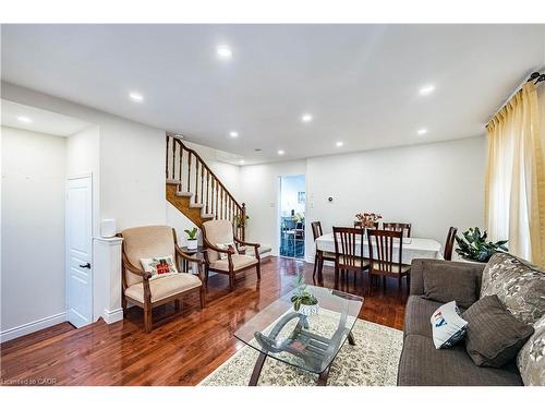 5708 Margarita Crescent, Mississauga, ON - Indoor Photo Showing Living Room