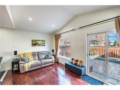 5708 Margarita Crescent, Mississauga, ON - Indoor Photo Showing Living Room
