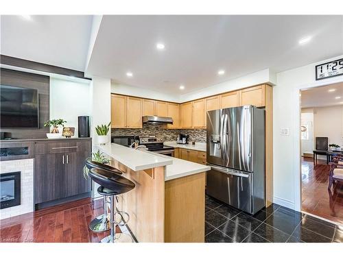 5708 Margarita Crescent, Mississauga, ON - Indoor Photo Showing Kitchen