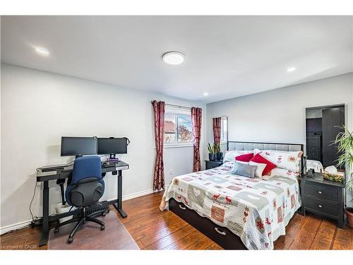 5708 Margarita Crescent, Mississauga, ON - Indoor Photo Showing Bedroom