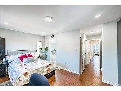 5708 Margarita Crescent, Mississauga, ON - Indoor Photo Showing Bedroom