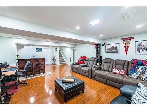 5708 Margarita Crescent, Mississauga, ON - Indoor Photo Showing Living Room