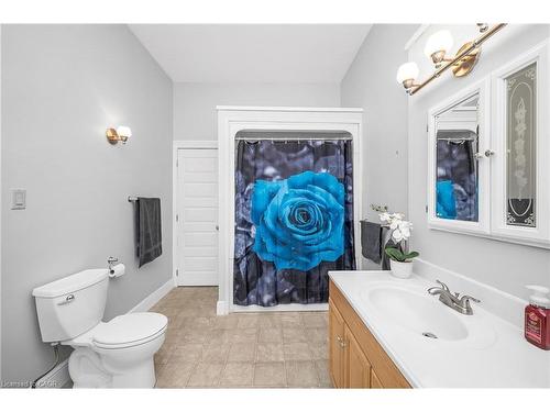127 East Avenue N, Hamilton, ON - Indoor Photo Showing Bathroom
