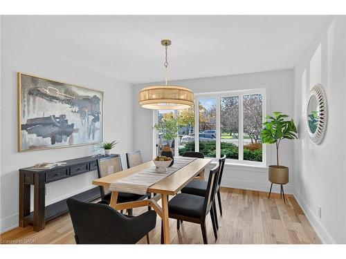2347 Tweedsmuir Court, Burlington, ON - Indoor Photo Showing Dining Room