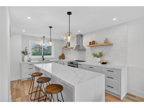 2347 Tweedsmuir Court, Burlington, ON - Indoor Photo Showing Kitchen With Upgraded Kitchen