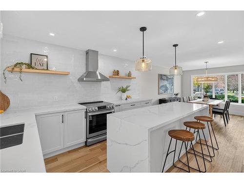 2347 Tweedsmuir Court, Burlington, ON - Indoor Photo Showing Kitchen With Upgraded Kitchen