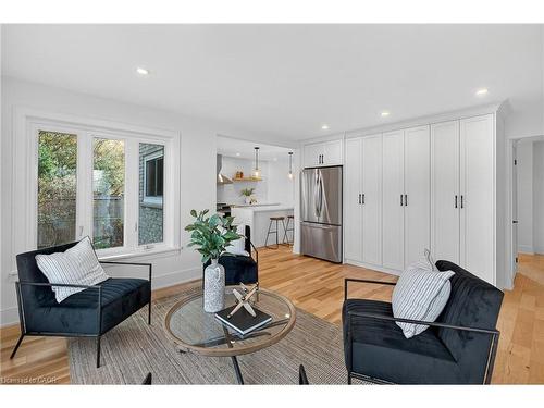 2347 Tweedsmuir Court, Burlington, ON - Indoor Photo Showing Living Room