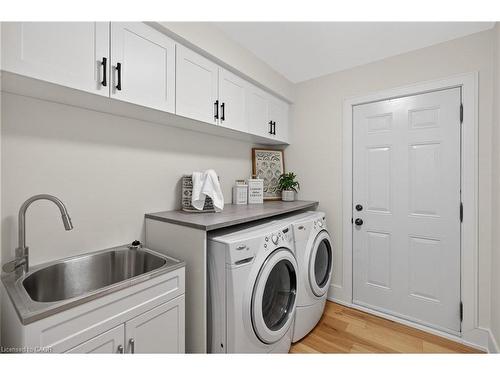 2347 Tweedsmuir Court, Burlington, ON - Indoor Photo Showing Laundry Room