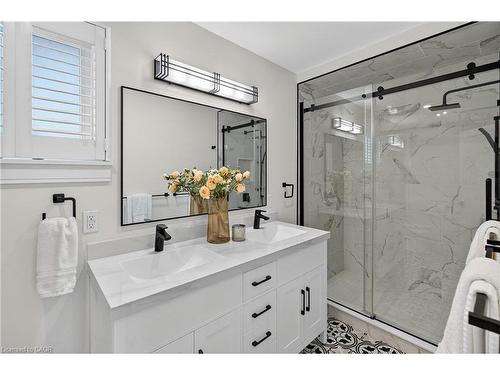 2347 Tweedsmuir Court, Burlington, ON - Indoor Photo Showing Bathroom