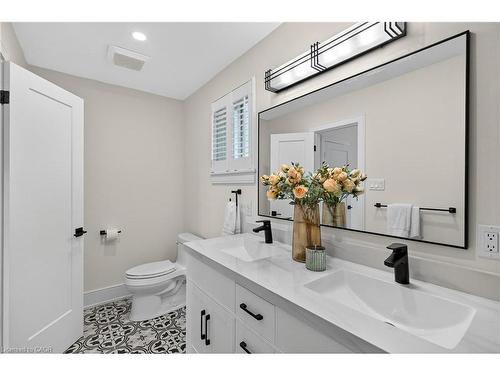 2347 Tweedsmuir Court, Burlington, ON - Indoor Photo Showing Bathroom