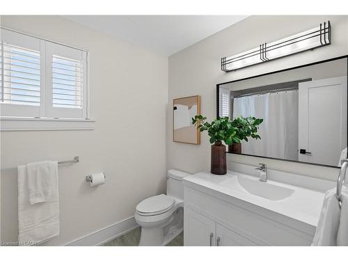2347 Tweedsmuir Court, Burlington, ON - Indoor Photo Showing Bathroom