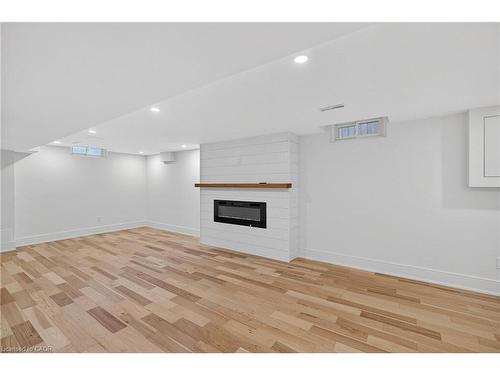 2347 Tweedsmuir Court, Burlington, ON - Indoor With Fireplace