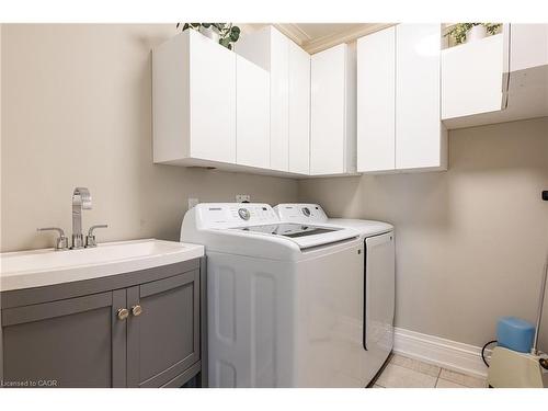 108 Livno Common, Oakville, ON - Indoor Photo Showing Laundry Room