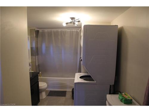 1-4078 #3 Highway, Cayuga, ON - Indoor Photo Showing Bathroom