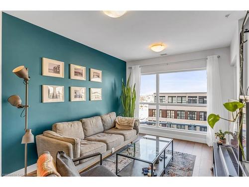 806-1 Victoria Street S, Kitchener, ON - Indoor Photo Showing Living Room