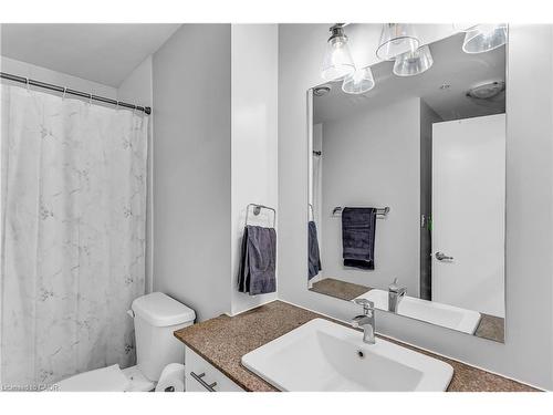 806-1 Victoria Street S, Kitchener, ON - Indoor Photo Showing Bathroom