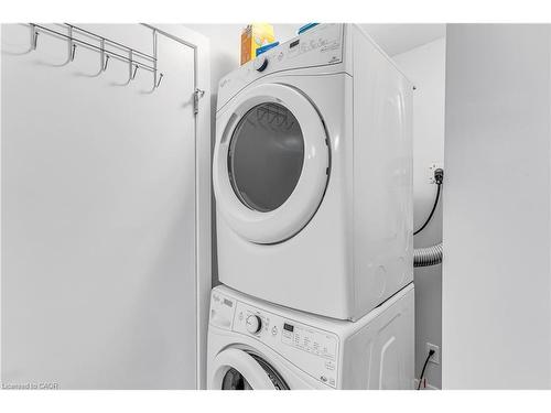 806-1 Victoria Street S, Kitchener, ON - Indoor Photo Showing Laundry Room