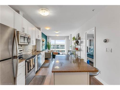 806-1 Victoria Street S, Kitchener, ON - Indoor Photo Showing Kitchen With Upgraded Kitchen