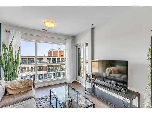 806-1 Victoria Street S, Kitchener, ON - Indoor Photo Showing Living Room