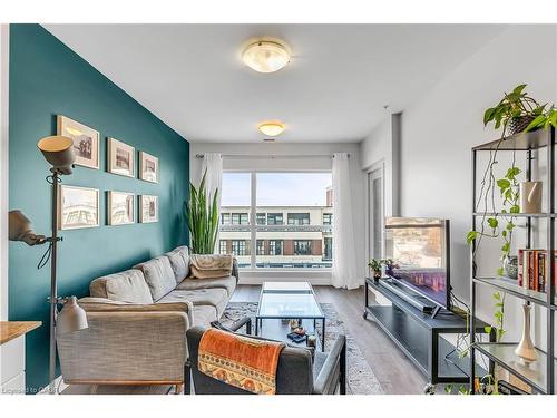806-1 Victoria Street S, Kitchener, ON - Indoor Photo Showing Living Room