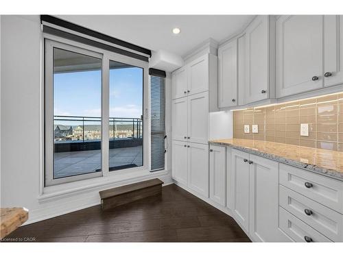 408-10 Concord Place, Grimsby, ON - Indoor Photo Showing Kitchen