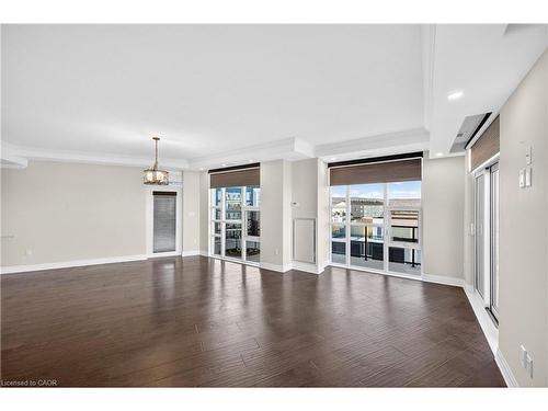 408-10 Concord Place, Grimsby, ON - Indoor Photo Showing Living Room