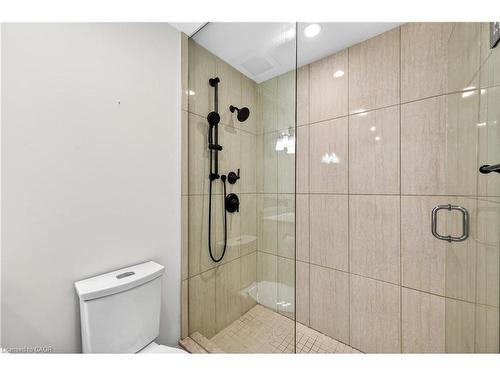 408-10 Concord Place, Grimsby, ON - Indoor Photo Showing Bathroom