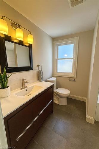 55 Mohawk Road W, Hamilton, ON - Indoor Photo Showing Bathroom