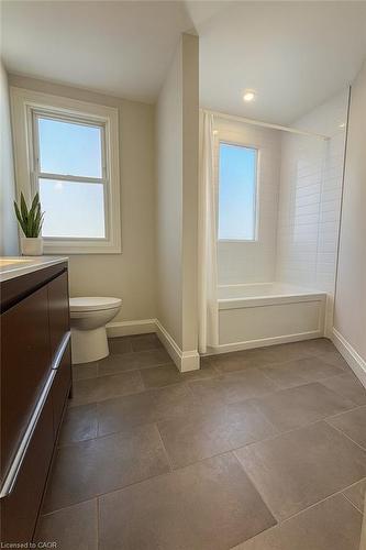 55 Mohawk Road W, Hamilton, ON - Indoor Photo Showing Bathroom