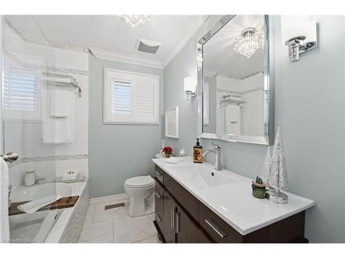 34 Ramsey Crescent, Hamilton, ON - Indoor Photo Showing Bathroom