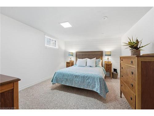 34 Ramsey Crescent, Hamilton, ON - Indoor Photo Showing Bedroom