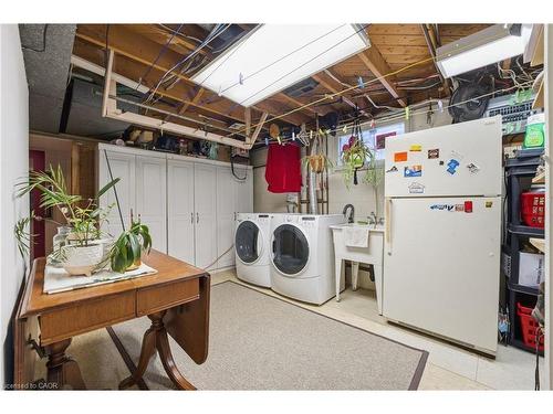 34 Ramsey Crescent, Hamilton, ON - Indoor Photo Showing Laundry Room