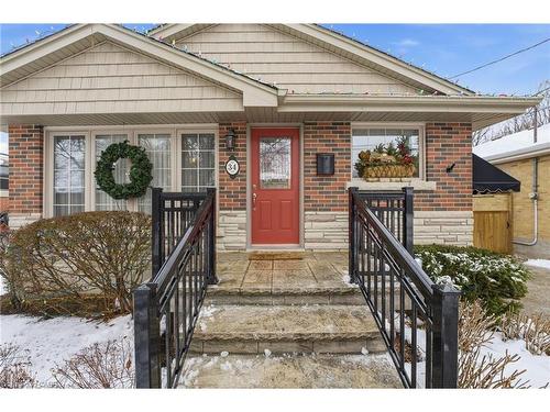 34 Ramsey Crescent, Hamilton, ON - Outdoor