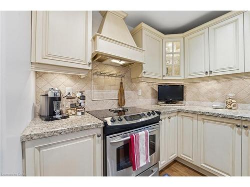34 Ramsey Crescent, Hamilton, ON - Indoor Photo Showing Kitchen With Upgraded Kitchen