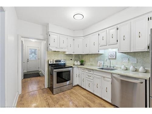149 West 28Th Street, Hamilton, ON - Indoor Photo Showing Kitchen