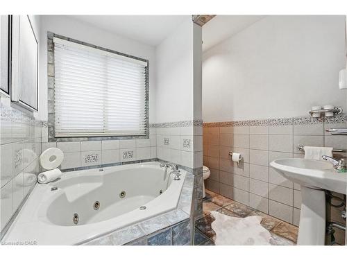 149 West 28Th Street, Hamilton, ON - Indoor Photo Showing Bathroom