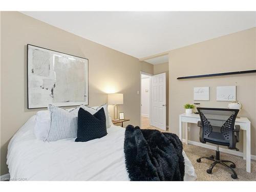 149 West 28Th Street, Hamilton, ON - Indoor Photo Showing Bedroom
