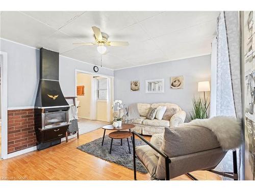 46 Adeline Avenue, Hamilton, ON - Indoor Photo Showing Living Room