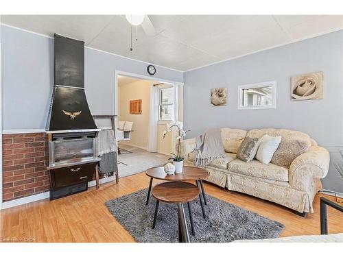 46 Adeline Avenue, Hamilton, ON - Indoor Photo Showing Living Room