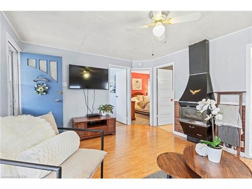 46 Adeline Avenue, Hamilton, ON - Indoor Photo Showing Living Room