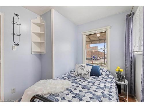 46 Adeline Avenue, Hamilton, ON - Indoor Photo Showing Bedroom